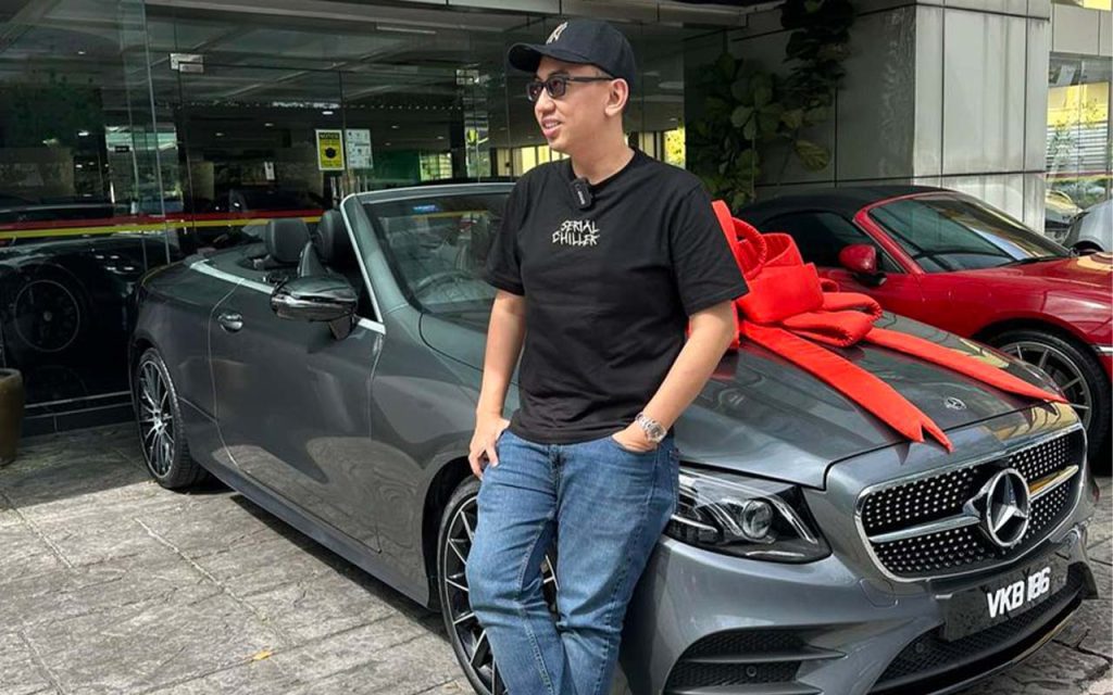 Dato' Royfaizal bersama kereta baru